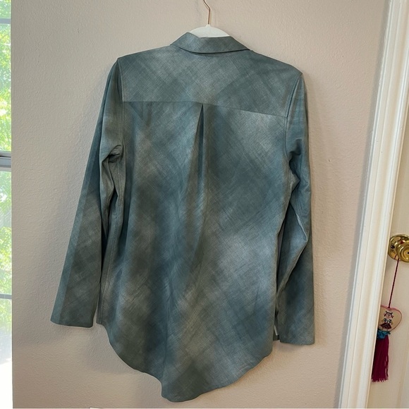 Athleta Urbanite Long Sleeve Button Down Top for Women, Size XS - Picture 2 of 7